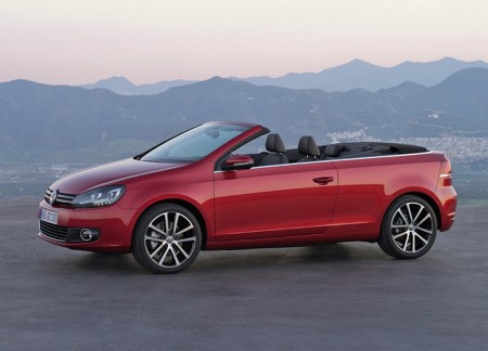 2012 Volkswagen Golf Cabrio comes back. In its presentation of the new Golf 